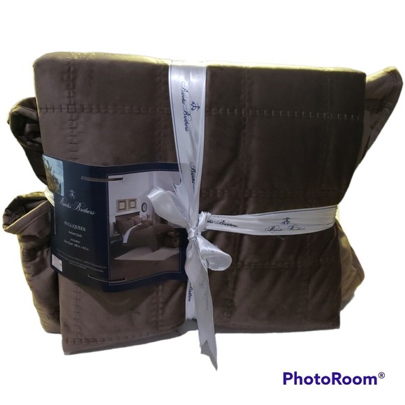 Brooks Brothers Bedding Brooks Brothers Full Queen Velvet Quilt